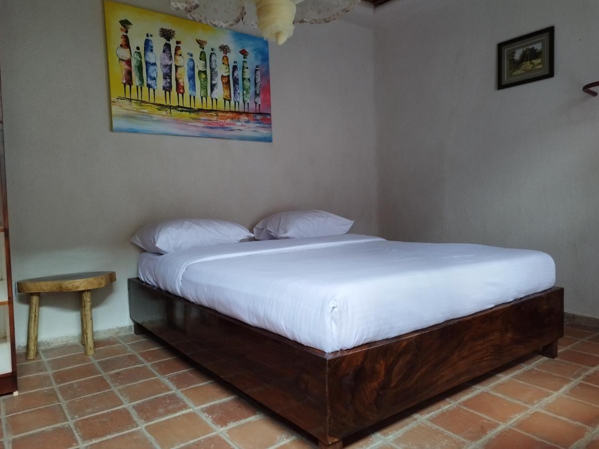 Mia Safari Lodge And Restaurant Ентебе Екстериор снимка
