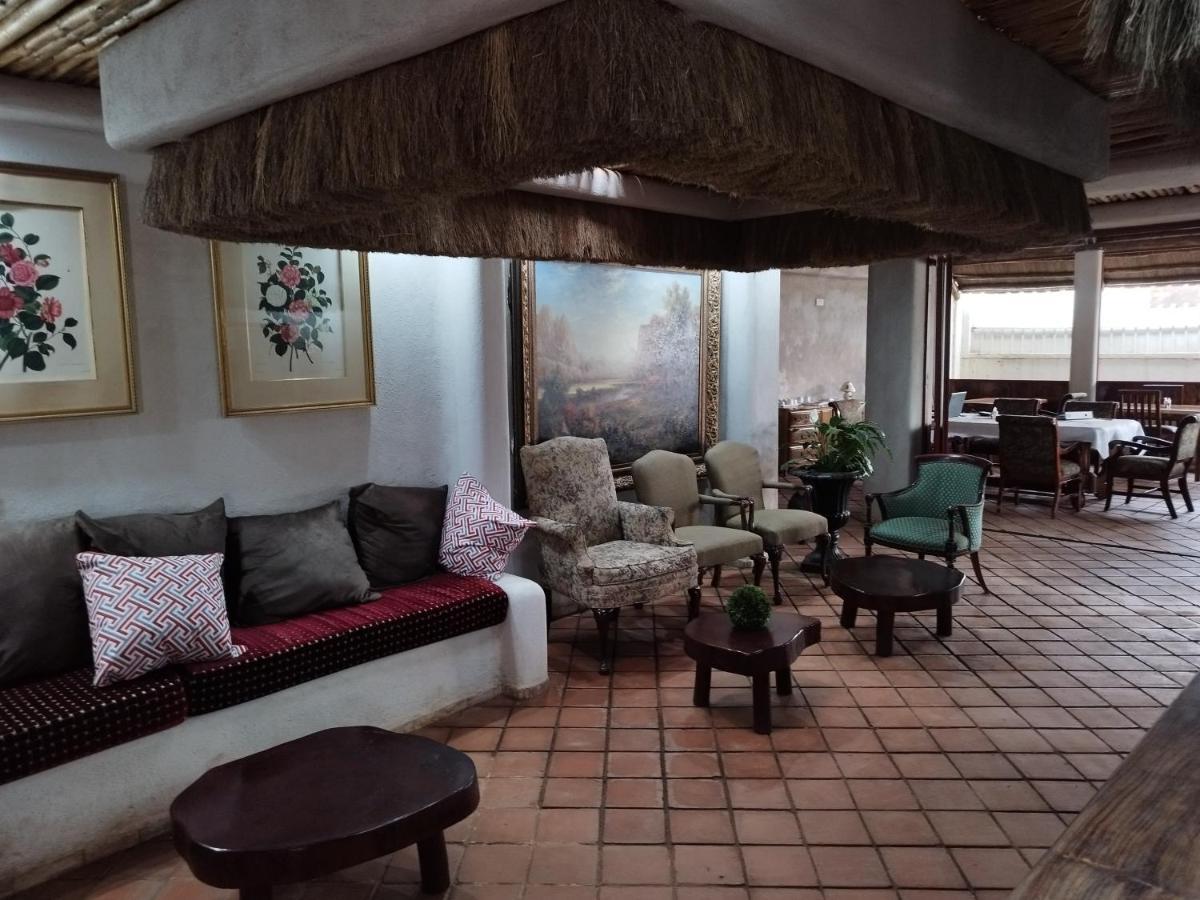 Mia Safari Lodge And Restaurant Ентебе Екстериор снимка
