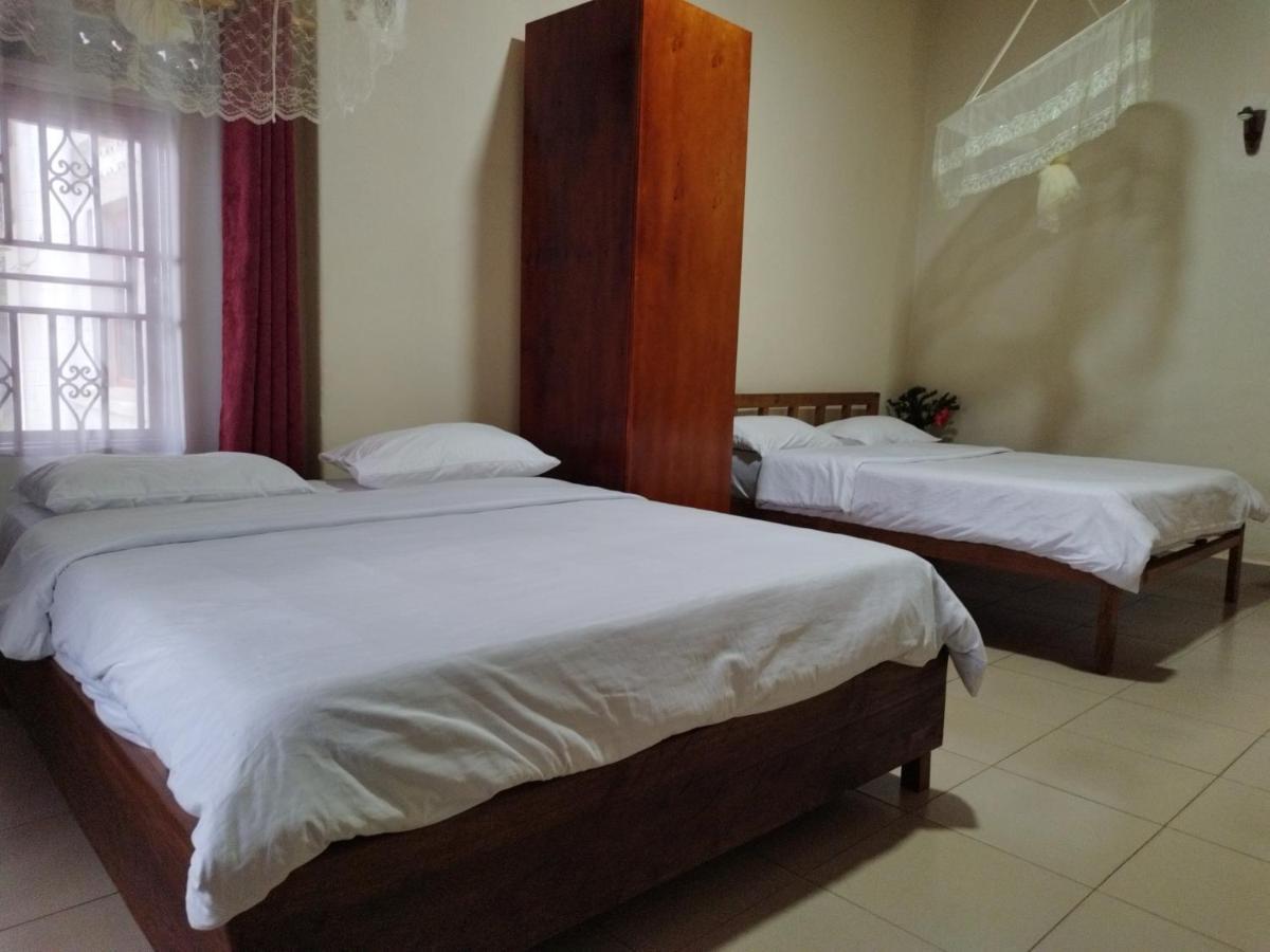 Mia Safari Lodge And Restaurant Ентебе Екстериор снимка