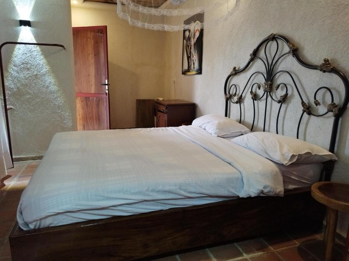 Mia Safari Lodge And Restaurant Ентебе Екстериор снимка