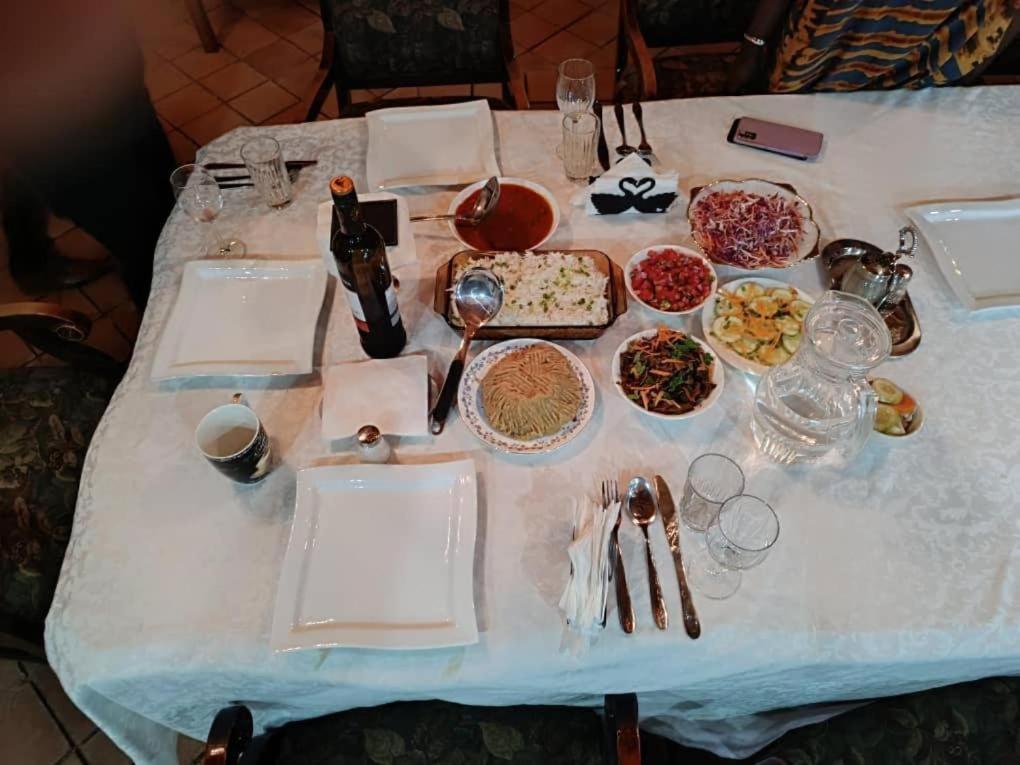Mia Safari Lodge And Restaurant Ентебе Екстериор снимка