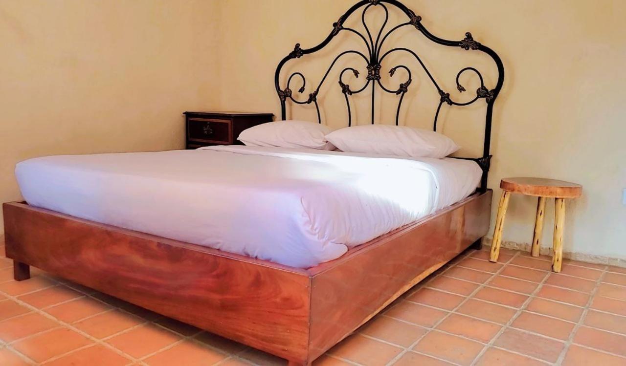 Mia Safari Lodge And Restaurant Ентебе Екстериор снимка