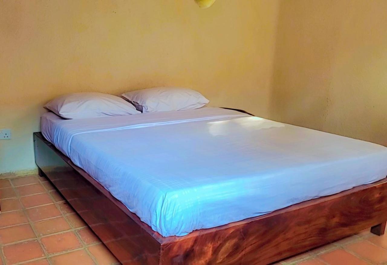 Mia Safari Lodge And Restaurant Ентебе Екстериор снимка