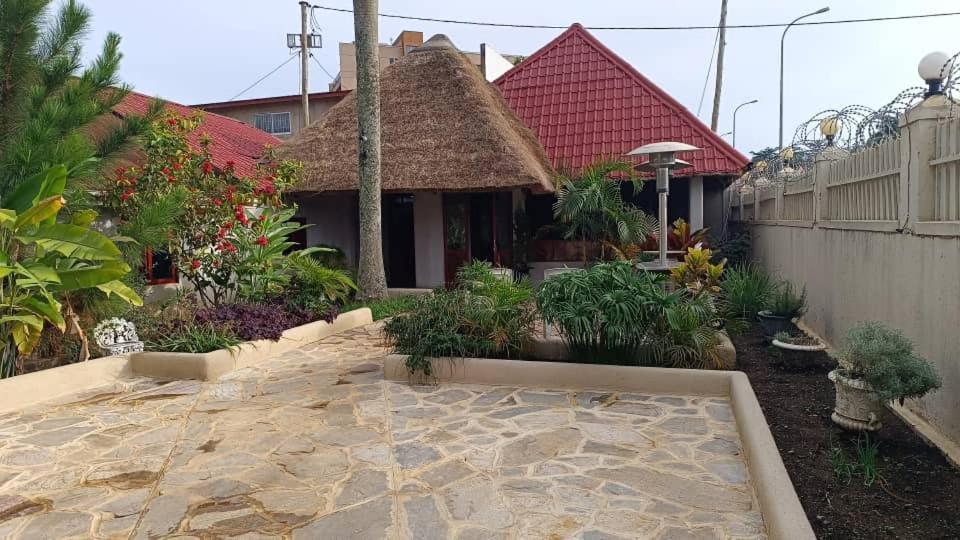 Mia Safari Lodge And Restaurant Ентебе Екстериор снимка