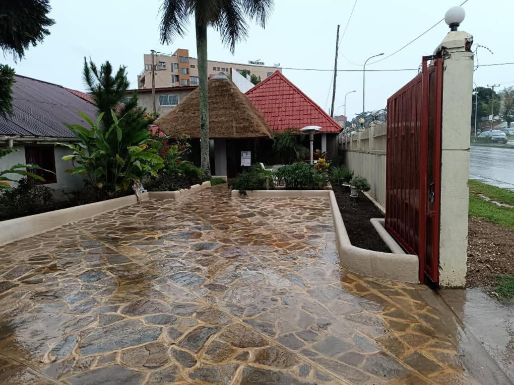 Mia Safari Lodge And Restaurant Ентебе Екстериор снимка