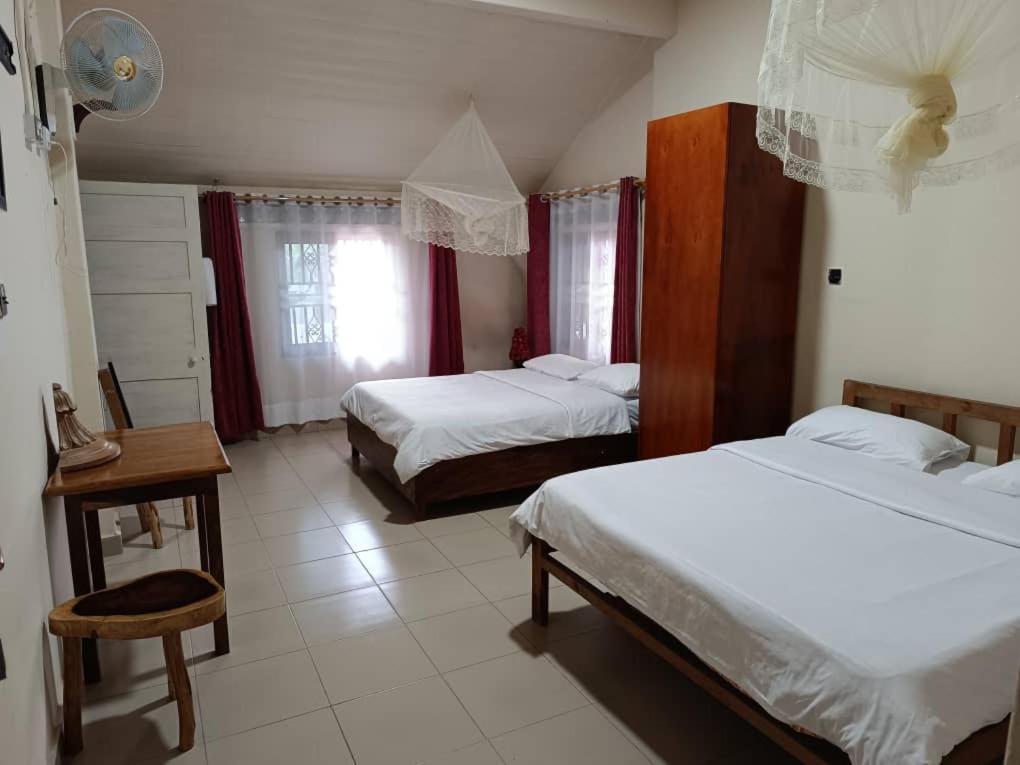 Mia Safari Lodge And Restaurant Ентебе Екстериор снимка