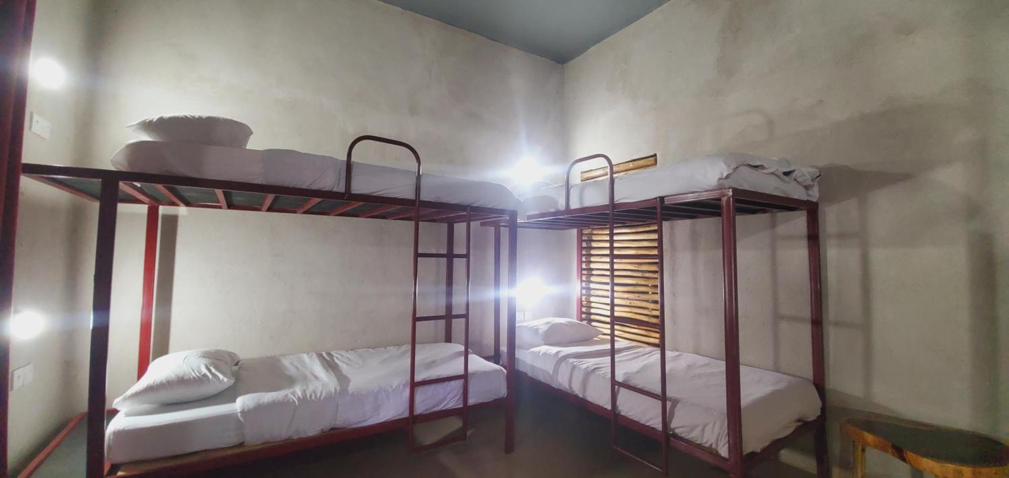 Mia Safari Lodge And Restaurant Ентебе Екстериор снимка