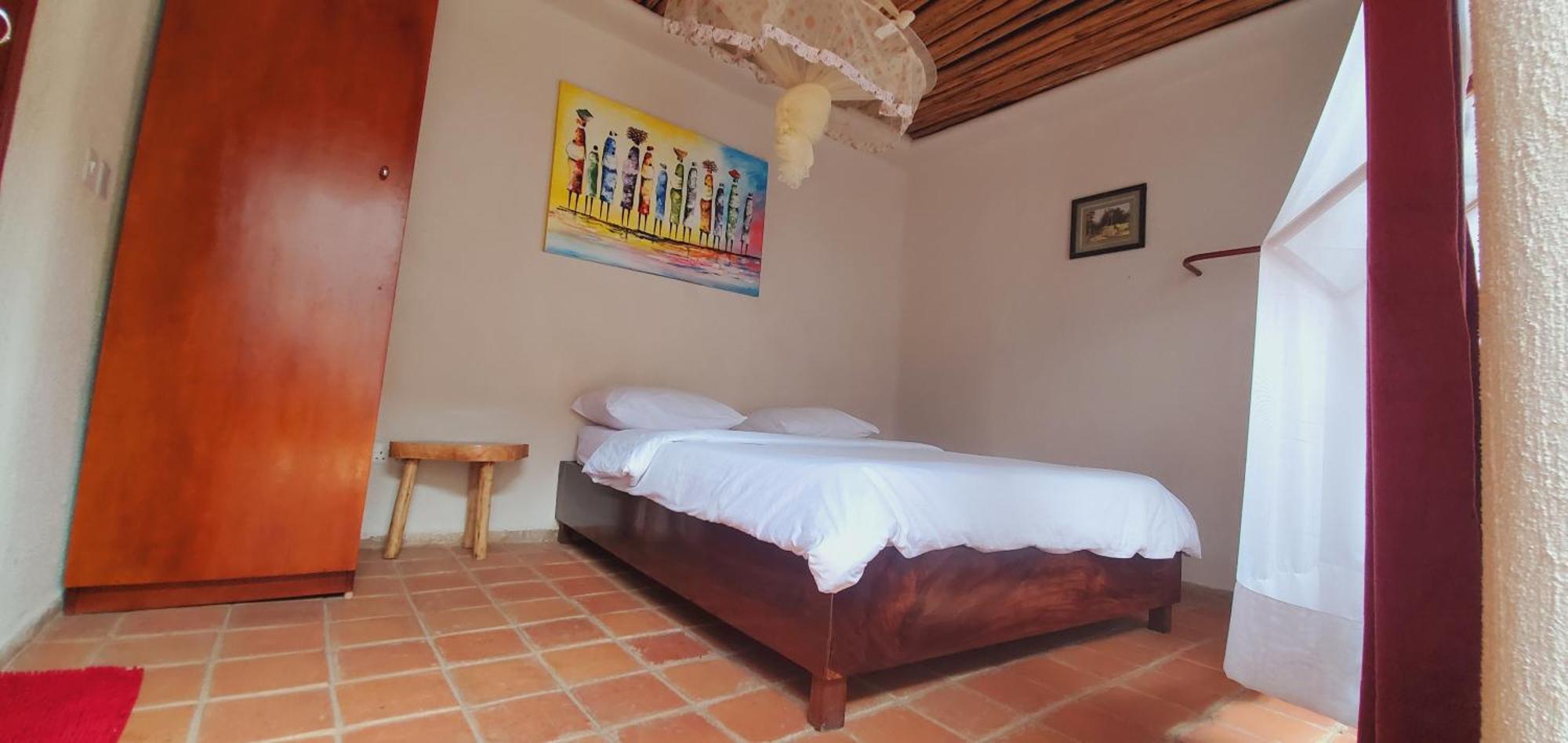 Mia Safari Lodge And Restaurant Ентебе Екстериор снимка