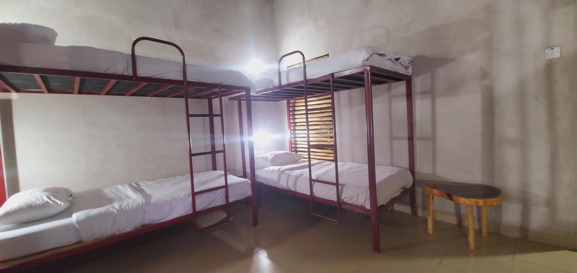 Mia Safari Lodge And Restaurant Ентебе Екстериор снимка