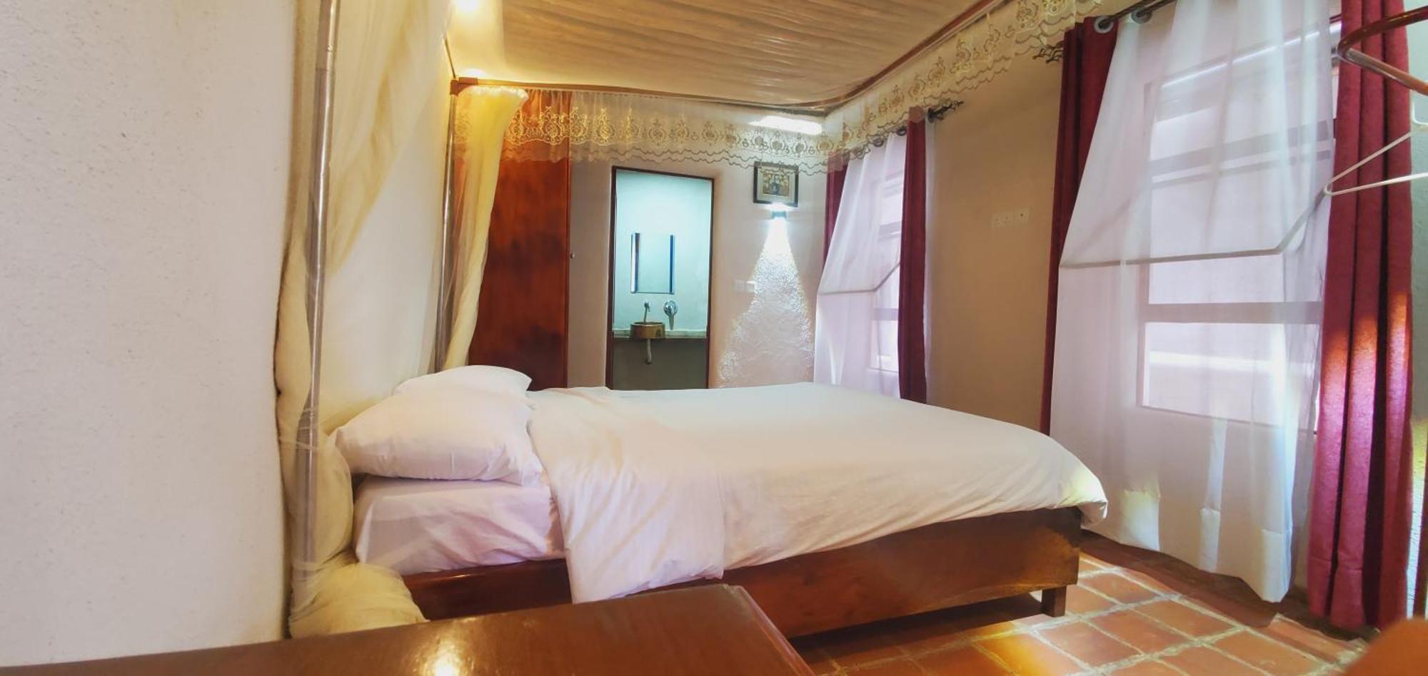Mia Safari Lodge And Restaurant Ентебе Екстериор снимка