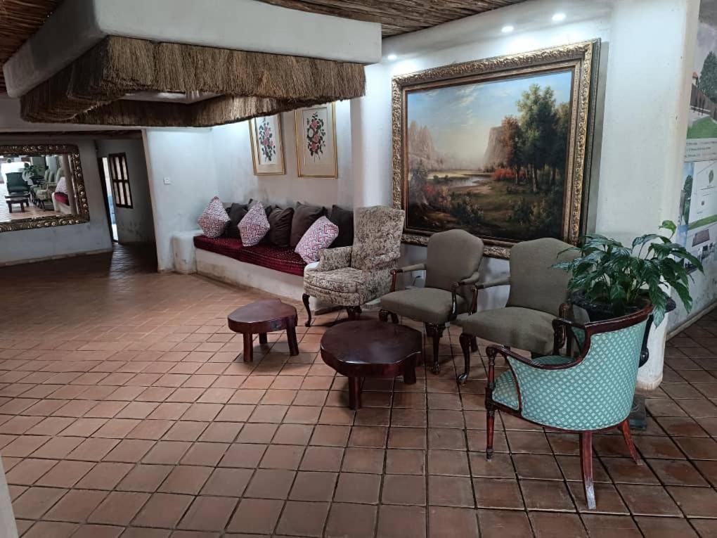 Mia Safari Lodge And Restaurant Ентебе Екстериор снимка